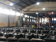 pecas em um barracao grande